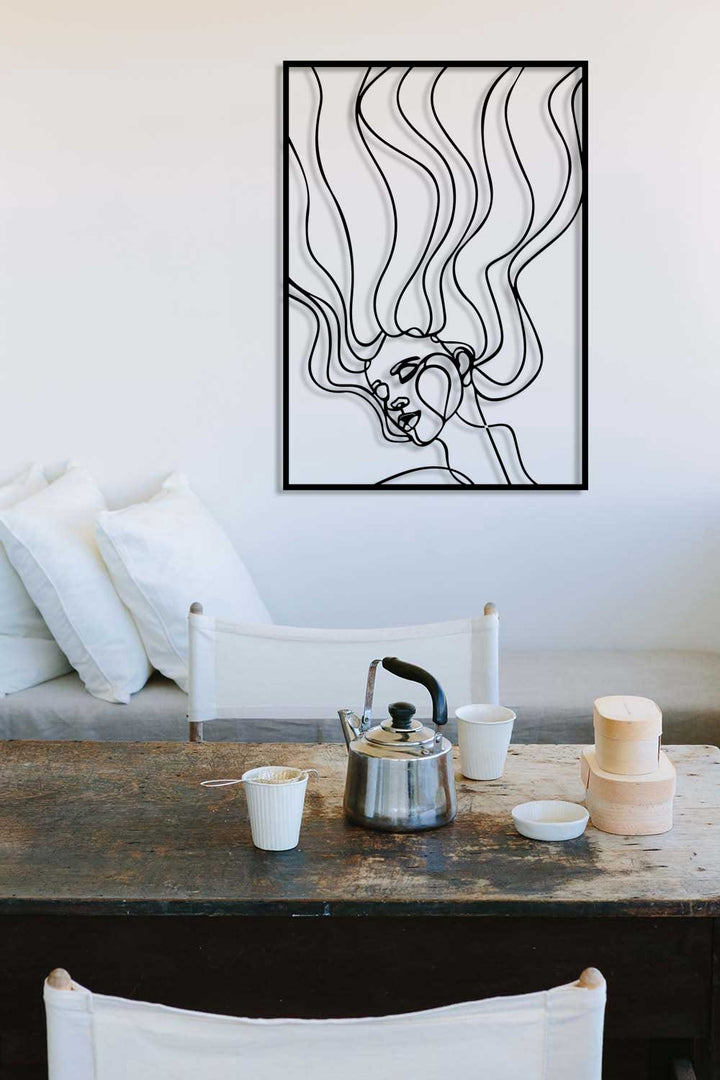 Salonun Kalbi Kadın Figürü Metal Duvar Tablosu - Modern Sanat Koleksiyonu - Artroya