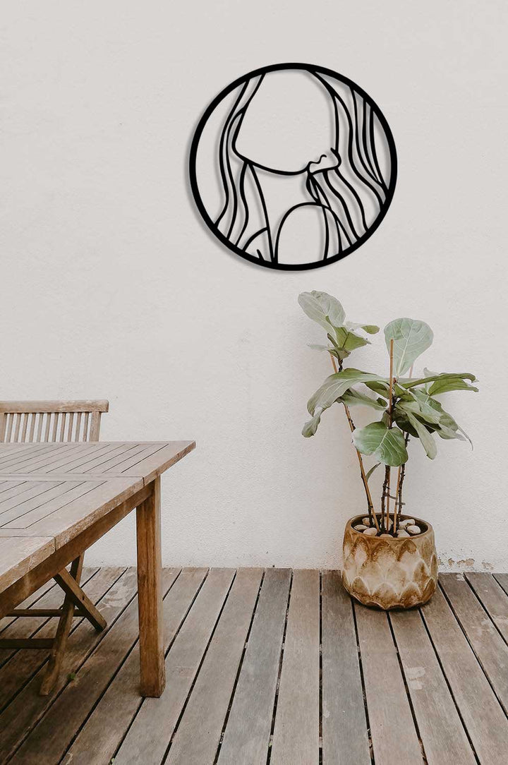 Duvardan 2cm Önde Duran 3D Gölge Efektli Modern Minimalist Metal Kadın Silüeti