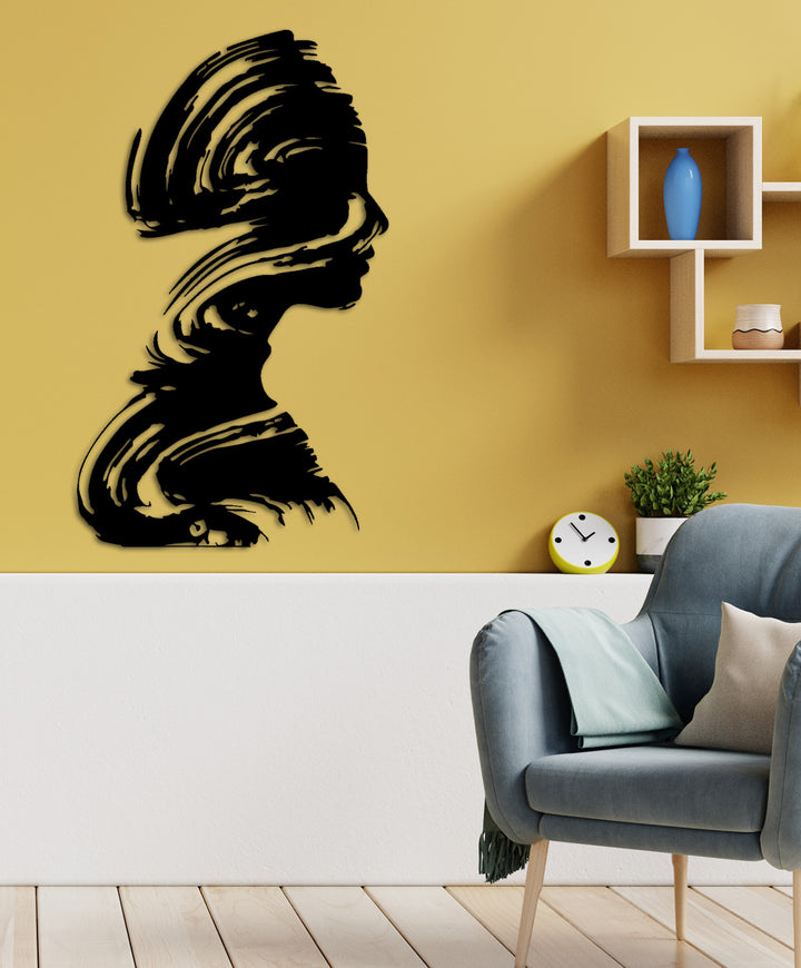 Duvardan 2 cm önde duran yapısıyla duvarda zarif gölge oyunları yaratan kadın silüeti metal tablo.