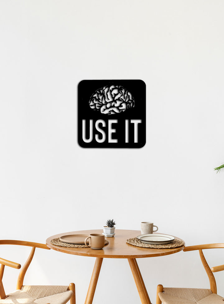 Use İt Brain Yazısı Metal Duvar Tablosu