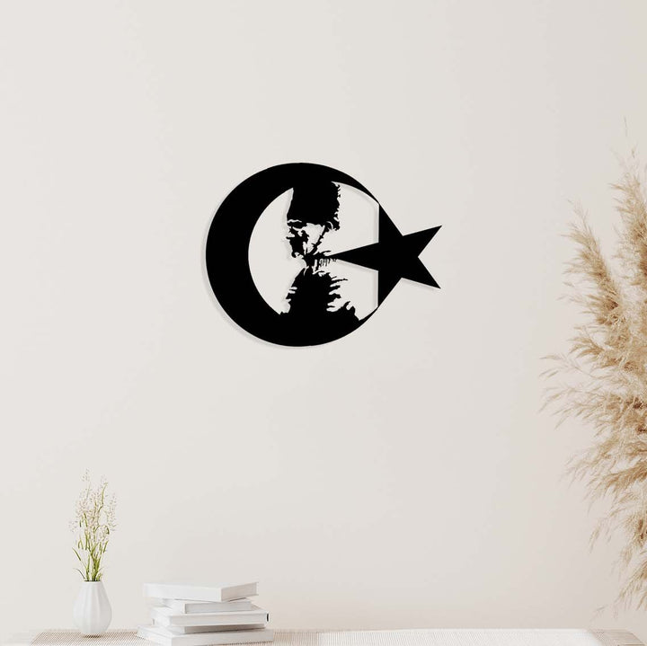 Ay ve Yıldız formunun kusursuz lazer kesim detayı - 1.5mm DKP çelik dokusu.