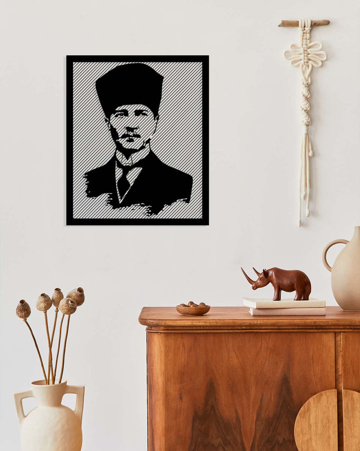 1.5mm çelik lazer kesim detaylı Atatürk portresi - Artroya hassas işçilik ve mat siyah doku.