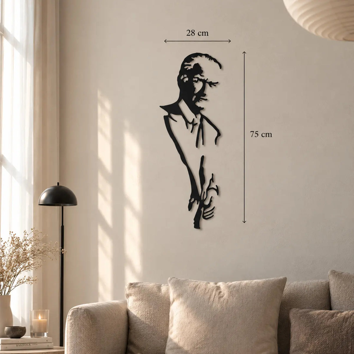 Atatürk minimalist çizgi sanatı tasarımlı siyah metal duvar tablosunun 28 x 75 cm ölçülerini gösteren ürün görseli.