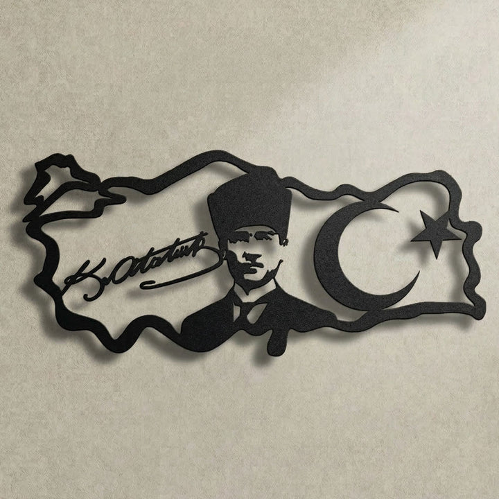 Atatürk silüeti, imza, Türkiye haritası ve ay yıldız detaylarını oluşturan lazer kesim metal çizgilerin ve siyah yüzeyin yakından görüldüğü ürün detayı.