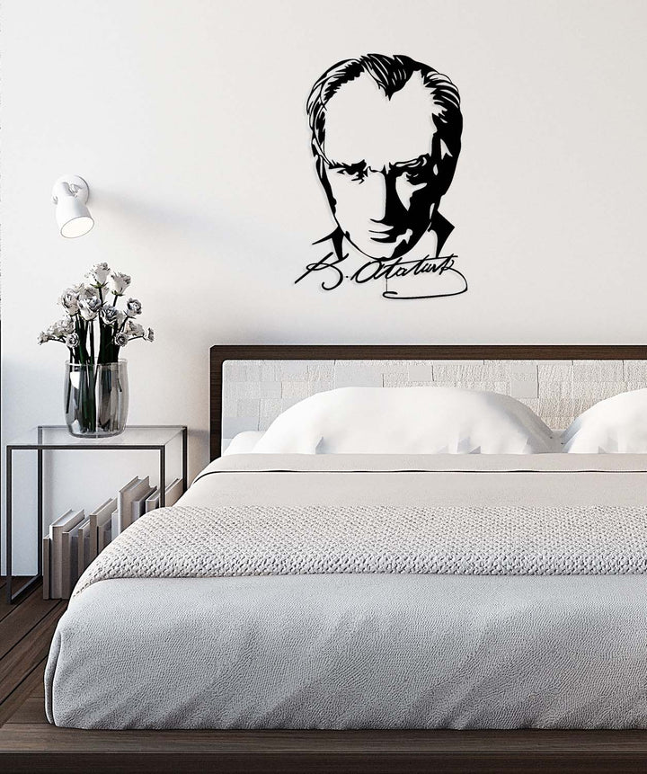 Duvardan 2cm önde duran çerçevesiz Atatürk metal tablo - Nöro-estetik gölge ve derinlik.