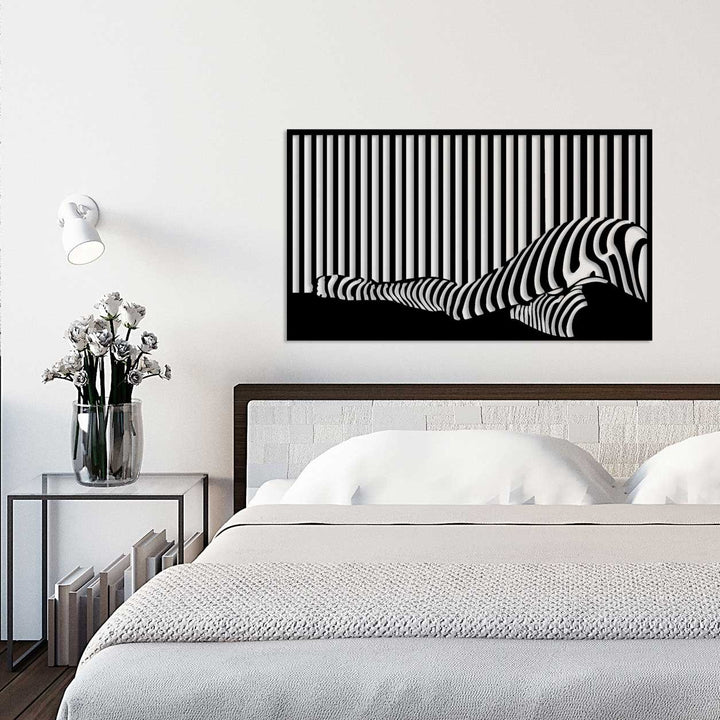 Çizgiler Arasında Soyut Kadın Portresi Siyah Metal Duvar Tablosu - Modern Sanat Dekorasyonu