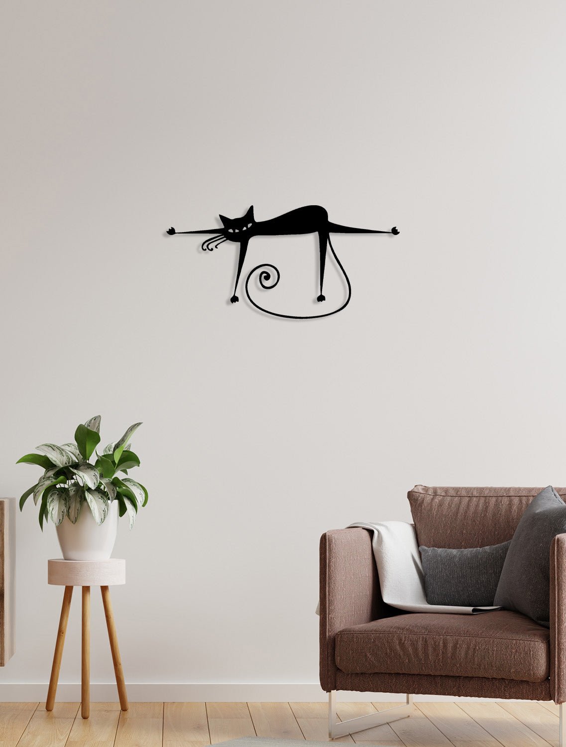 Tek Çiviyle Kolay Kurulum Sağlayan Bütünleşik Kedi Portresi Askı Sistemi