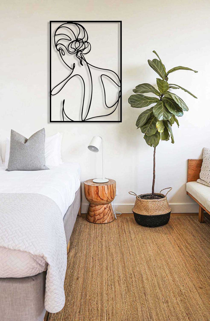 Duvardan 2 cm mesafede süzülerek en narin çizgiyi bile derinlikli bir gölge oyununa dönüştüren, 3D etkili minimalist metal duvar sanatı.