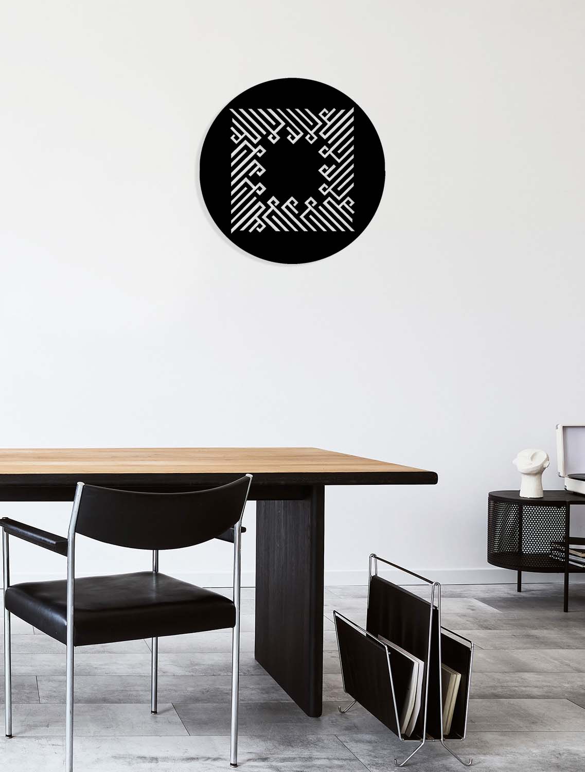 Zero VOC sertifikalı boyasıyla ibadet ve yaşam alanlarında hava kalitesini koruyan, anti-alerjik ve sağlıklı modern La İlahe İllallah metal pano.