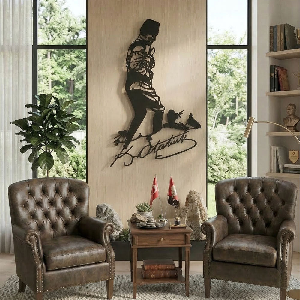 Artroya zanaat merkezinde milimetrik lazer hassasiyetiyle işlenen ve 200 derecede fırınlanmış paslanmaz metal Atatürk portre detayı.