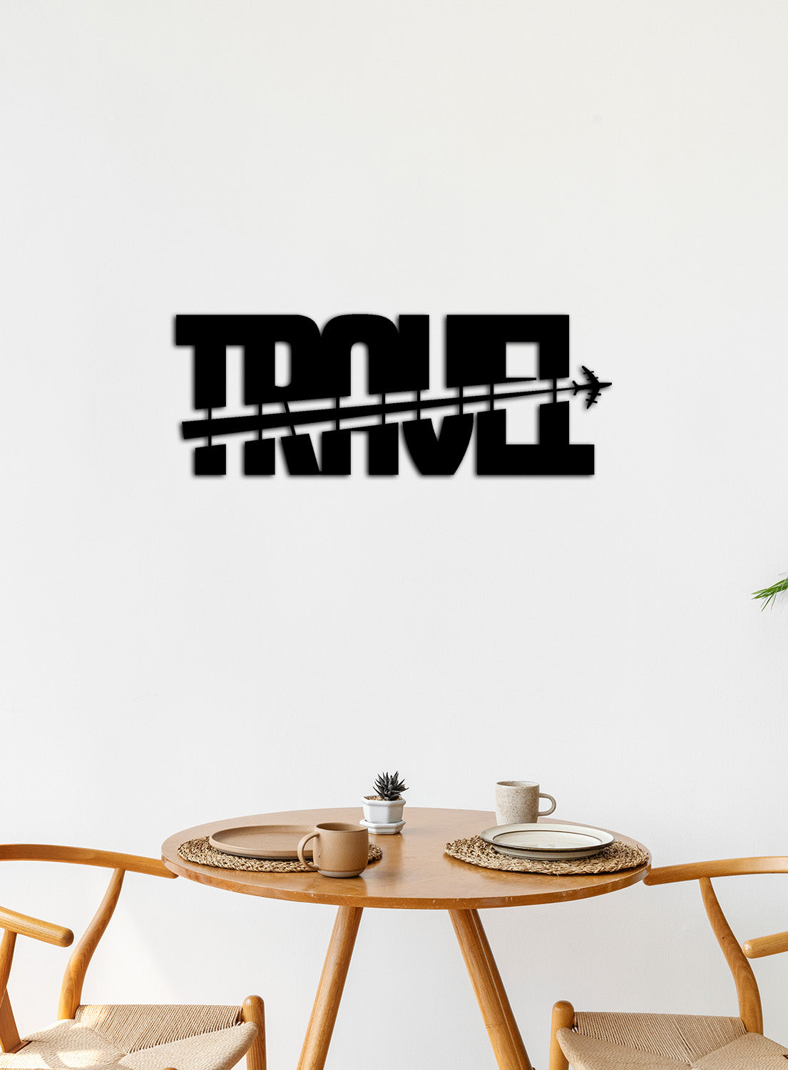 Lazer Kesim Uçak Figürü ve TRAVEL Tipografisi İşçilik Detayı