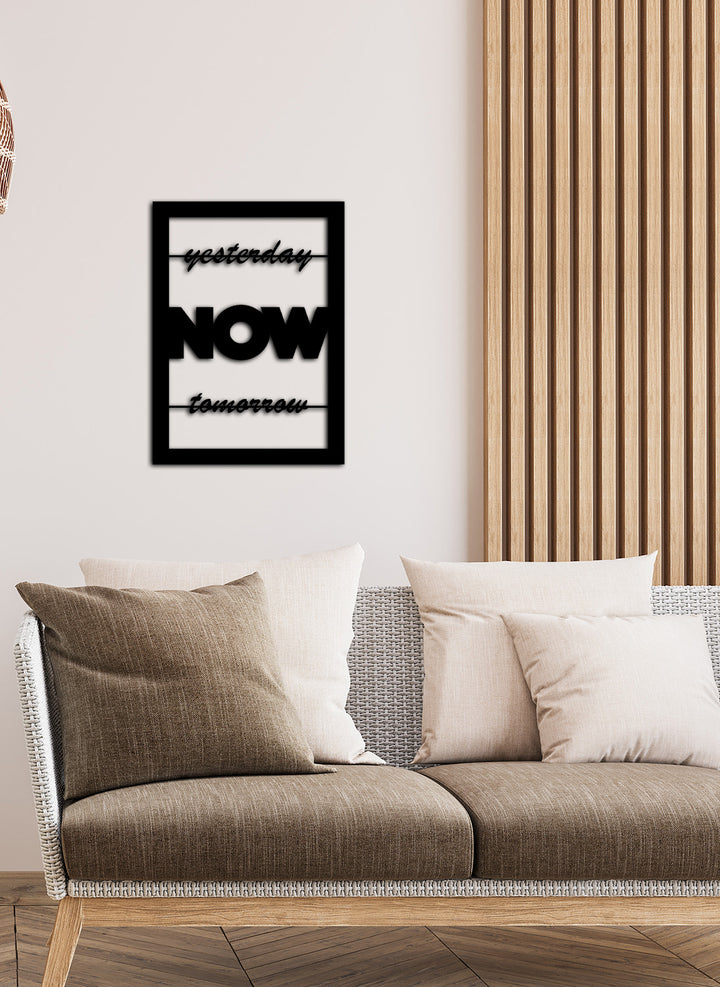 Loft Daire İçin Siyah Metal NOW Duvar Dekoru