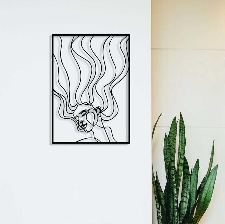 Salonun Kalbi Kadın Figürü Metal Duvar Tablosu - Modern Sanat Koleksiyonu - Artroya