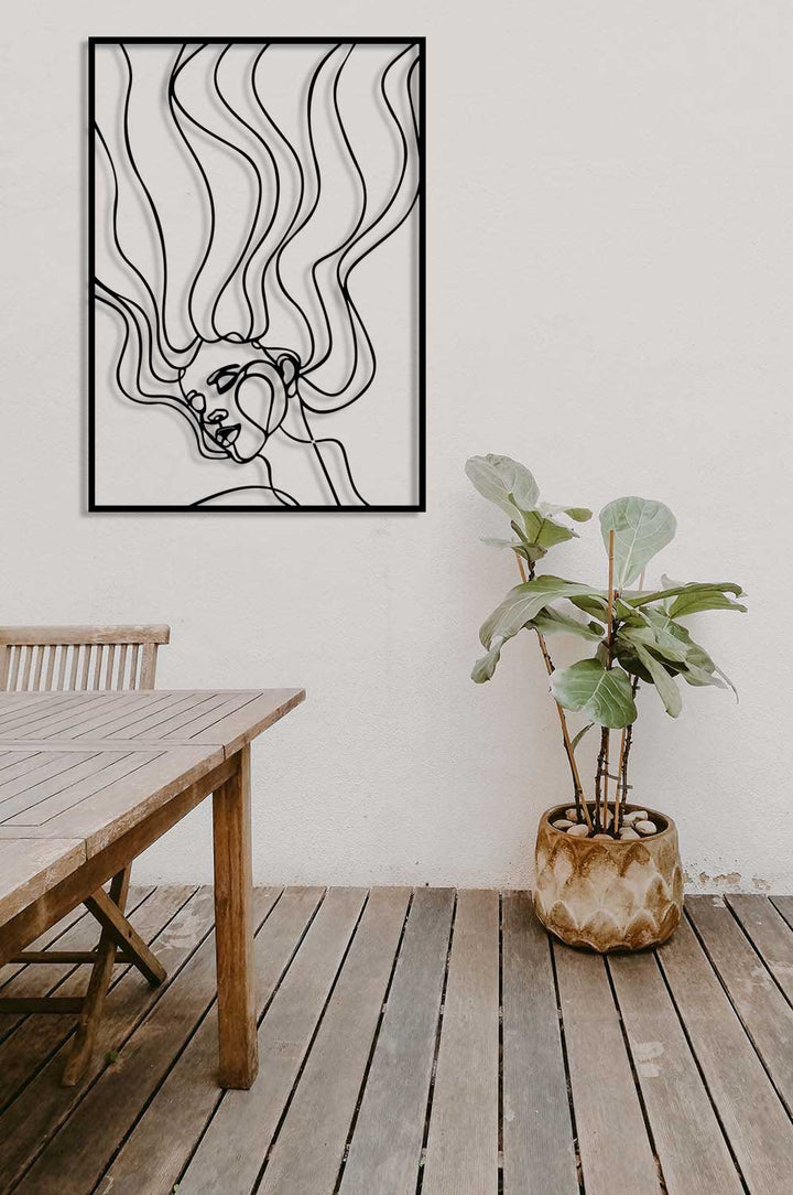 Salonun Kalbi Kadın Figürü Metal Duvar Tablosu - Modern Sanat Koleksiyonu - Artroya