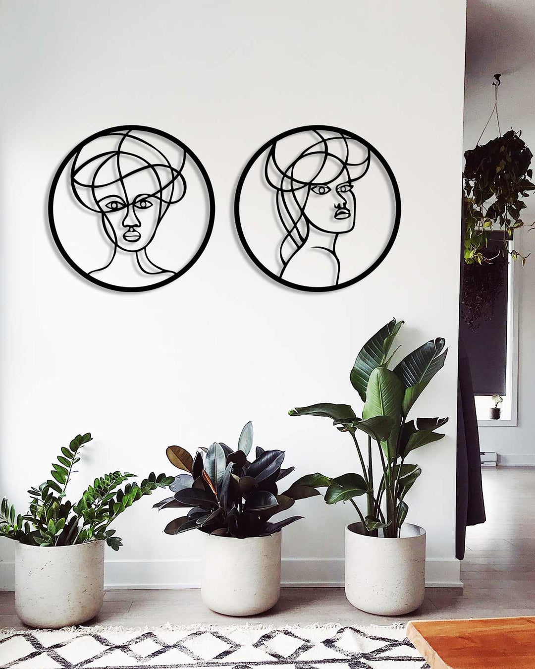 Sessiz Bakışlar İkili Kadın Portresi Siyah Metal Duvar Tablosu Seti - Sanatsal Modern Dekor