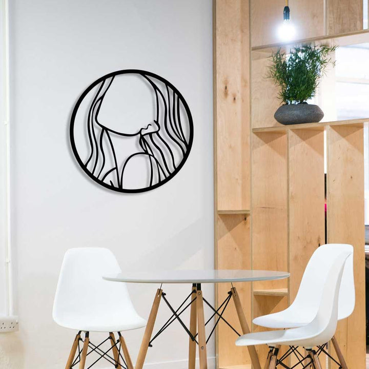 Sessiz Güzellik Minimalist Kadın Silüeti Siyah Metal Duvar Tablosu - Modern Sanat Dekorasyonu