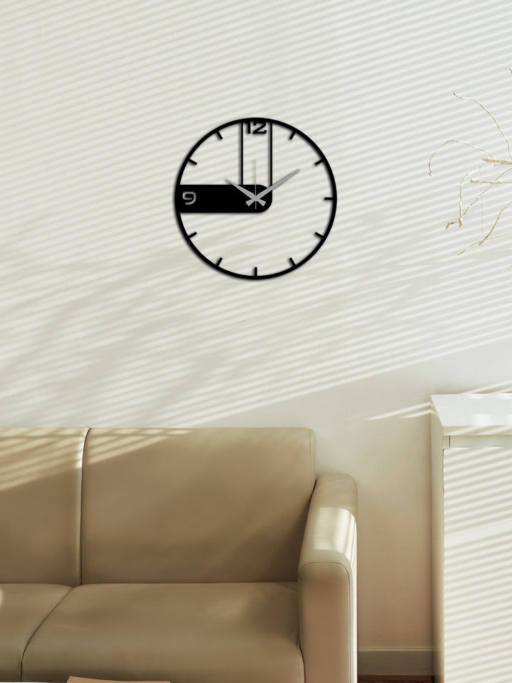 Linear Paradigm Siyah Metal Duvar Saati - Modern Tipografik Tasarım