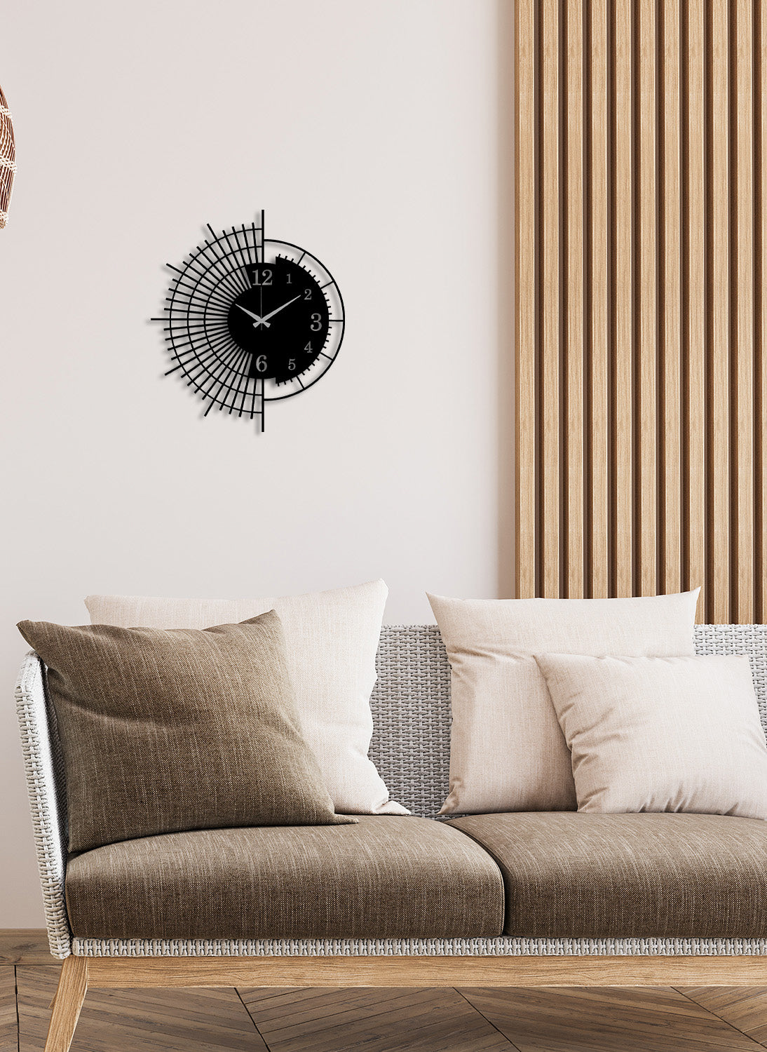 Nexus Radial Siyah Metal Duvar Saati - Modern Radyal Tasarım