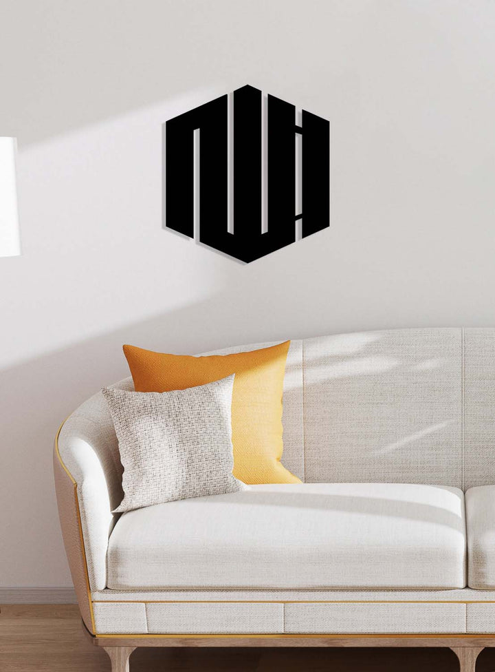 Zero VOC sertifikalı boyasıyla ibadet alanlarında hava kalitesini bozmayan, sağlıklı ve modern Lafzatullah metal duvar dekoru.